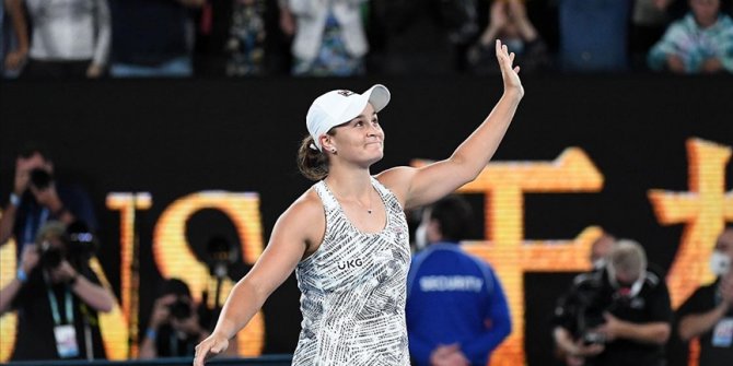 Tenisi bırakan Ashleigh Barty, spordan kopmayacağının sinyallerini verdi