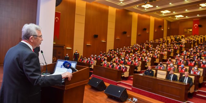 Büyükşehir Belediye Başkanı Mansur Yavaş, yeni itfaiyecilerle buluştu