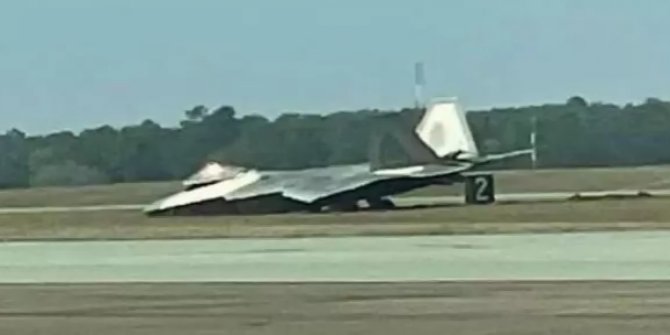 ABD'nin kimseye satmadığı F-22 kırıma uğradı
