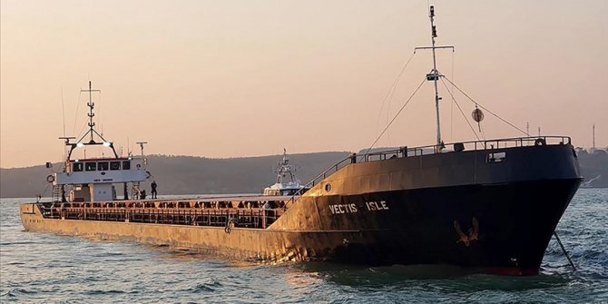İstanbul Boğazı'nda balıkçı gemisi ile çatışan kargo gemisi kurtarıldı