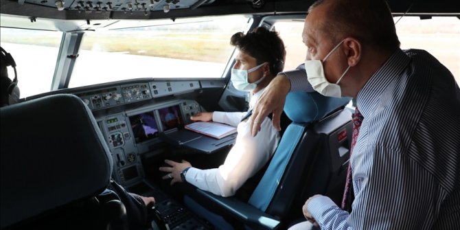 Cumhurbaşkanı Erdoğan, uçağının Tokat Yeni Havalimanı'na inişini kokpitten takip etti