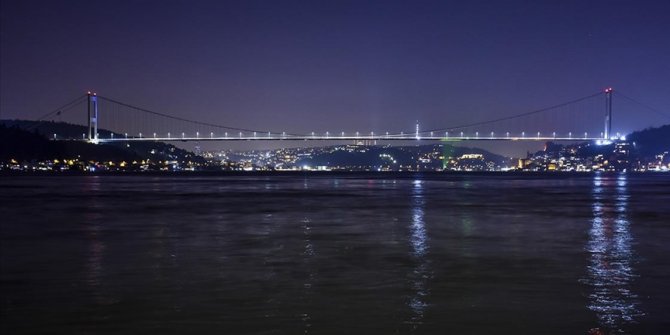 FSM Köprüsü 'Dünya Saati' etkinliği için 1 saatliğine karartıldı