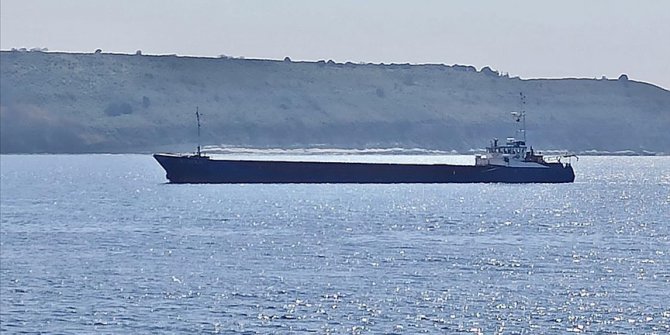 Çanakkale Boğazı'nda yük gemisi karaya oturdu