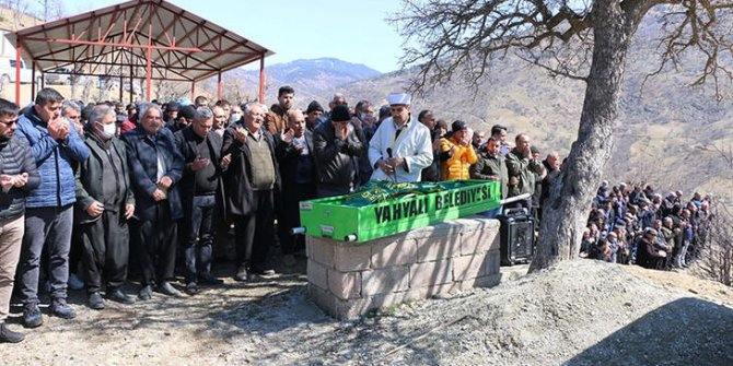 Göçükte ölen işçi toprağa verildi; kayınpederi de maden kazasında hayatını kaybetmiş