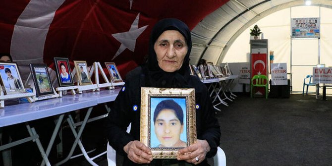 Evlat nöbetindeki anne: Kızım gel, orası senin yerin değil
