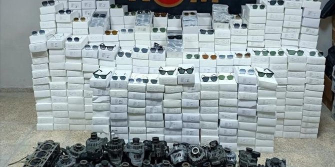 Polisten akaryakıt istasyonunda gümrük kaçağı sevkiyatına suçüstü