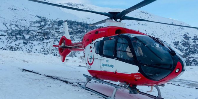 Van'da konuşlu ambulans helikopter, bu kış 54 hastayı kurtardı