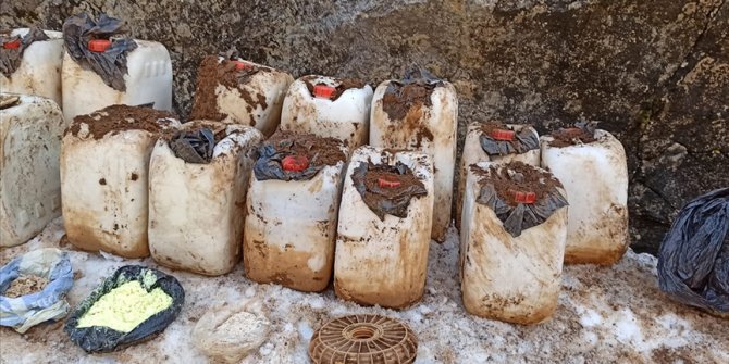Tunceli'de teröristlerce kullanılan 2 sığınak imha edildi