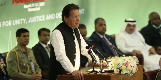 Pakistan'da Başbakan Han'ın kabinesinden iki bakan istifa etti