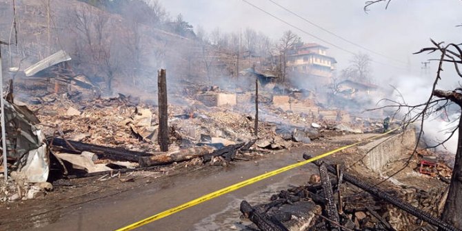 Kastamonu'da 7 ev, 7 ahır yandı