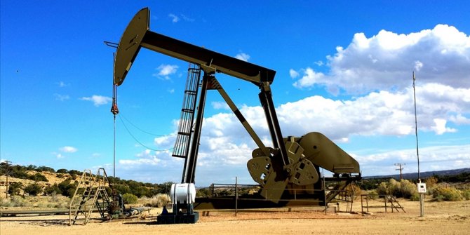 İran'ın günlük petrol üretimi 3,8 milyon varile ulaştı