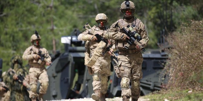 Jandarma komandolar Amanoslar'da terör örgütüyle mücadeleyi sürdürüyor