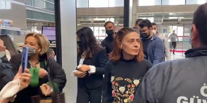 Sokak hayvanlarıyla ilgili paylaşımı tepki çeken Yıldız Tilbe'den suç duyurusu