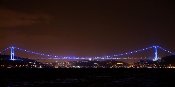 FSM Köprüsü, otizme dikkati çekmek için ışıklandırıldı