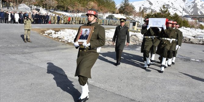 Hakkari'de Hacıbey Çayı'na düşerek şehit olan asteğmen için tören düzenlendi
