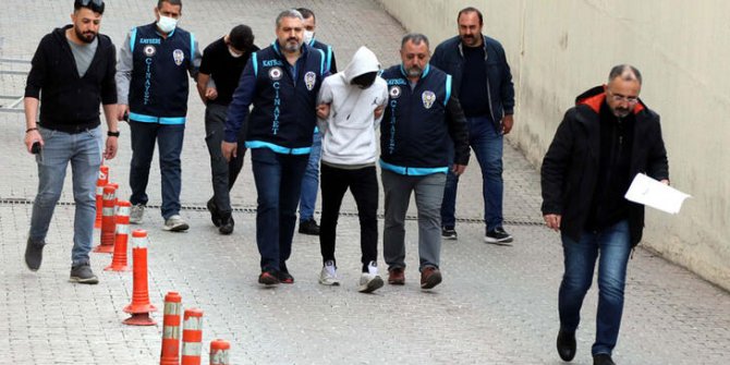 Suriyeliyi öldürüp, yangın izlenimi veren 2 şüpheli adliyede