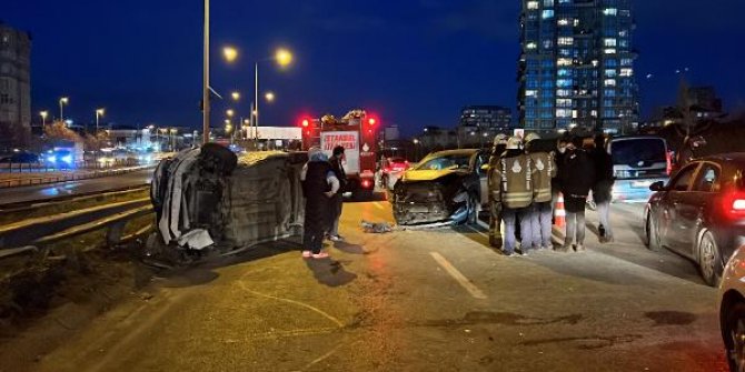 Ümraniye'de trafik kazasında 2 kişi yaralandı