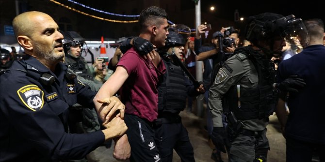 İsrail polisi, işgal altındaki Doğu Kudüs'te toplanan Filistinlilere müdahale etti