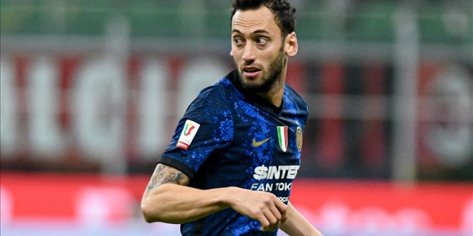 Inter, Juventus'u milli futbolcu Hakan Çalhanoğlu'nun golüyle yıktı