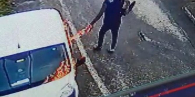 Sultangazi'de annesini benzin döküp yakmak istedi