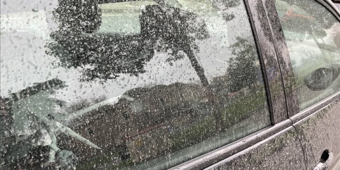 Tekirdağ'da toz taşınması nedeniyle yağmurla birlikte çamur yağdı