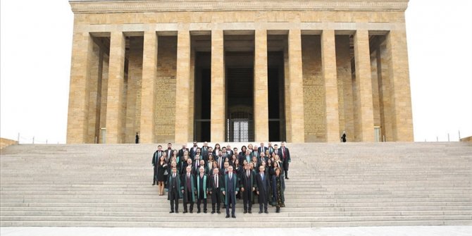 Türkiye Barolar Birliği, 5 Nisan Avukatlar Günü'nde Anıtkabir'i ziyaret etti