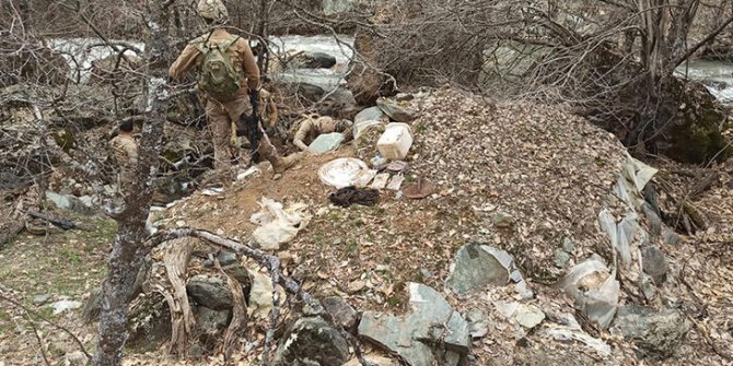 Tunceli’de 1’i Munzur Çayı kenarında 5 sığınak imha edildi