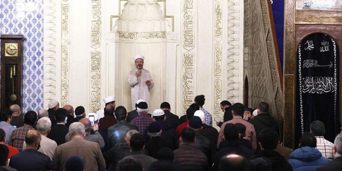 Diyanet İşleri Başkanı Erbaş, teravih namazı kıldırdı