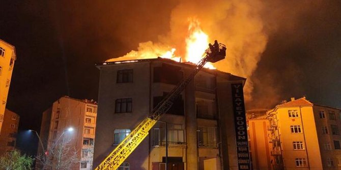Elazığ'da çatı yangını