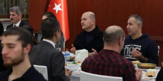 Bakan Soylu, polislerle sahur yaptı