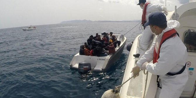 Ayvalık açıklarında 30 kaçak göçmen kurtarıldı