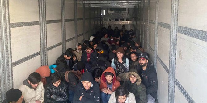 TIR'dan 3'ü çocuk 129 kaçak göçmen çıktı