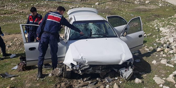 Ankara'da otomobil, şarampole yuvarlandı