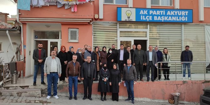 Ak Parti, çat kapı iftar programı başlattı