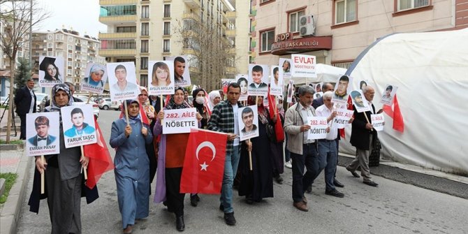 Diyarbakır annelerinin oturma eylemine bir aile daha katıldı
