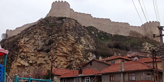 Bayrak direği kazısında sarnıç çıktı