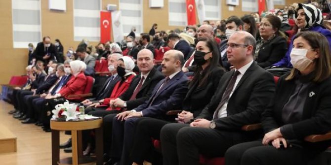 Bakan Soylu, polisler ve şehit polis yakınlarıyla belgesel izledi