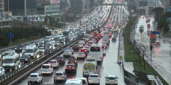 İstanbul'da trafik yoğunluğu yüzde 80'ne ulaştı