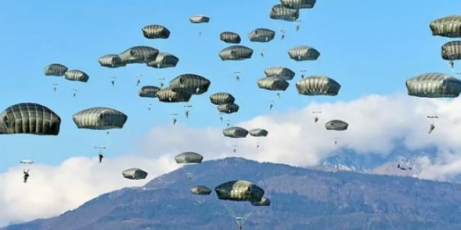 Paraşütçü Rus askerleri emre itaat etmedi, savaş bölgesinden geri döndü!