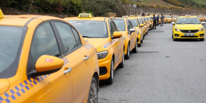 Taksiciler taksimetre ayarı için uzun kuyruklar oluşturdu