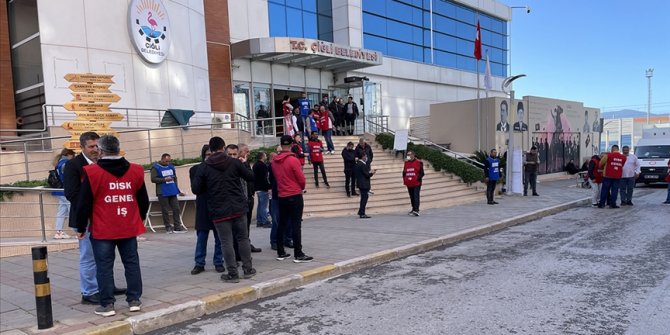 İzmir'deki Çiğli Belediyesinde 836 işçi greve çıktı