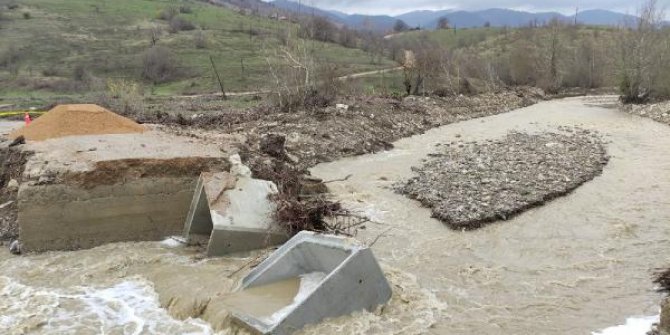 Karabük'te sağanak; menfez köprü çöktü, tarım alanlarını su bastı