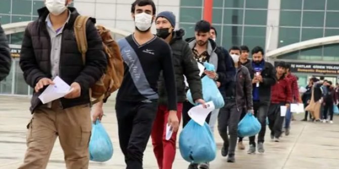 454 Afgan daha sınır dışı edildi!