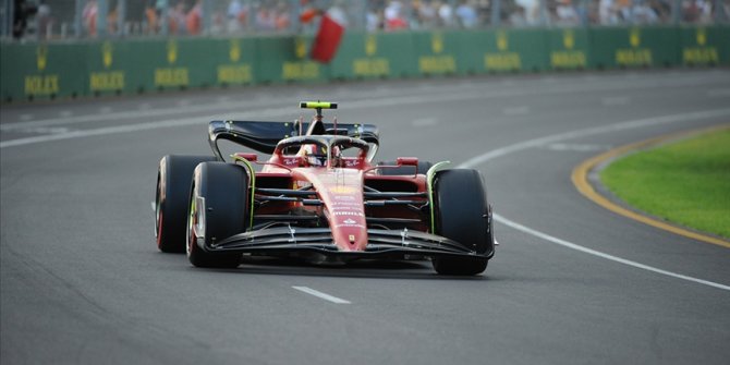 F1 Avustralya Grand Prix'sini Leclerc kazandı