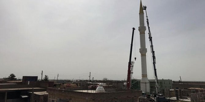 Yıkılma tehlikesi olan 42 metrelik minare, 5 günde parça parça kesildi