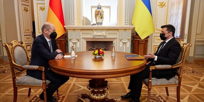 Scholz ile Zelenskiy telefonda görüştü