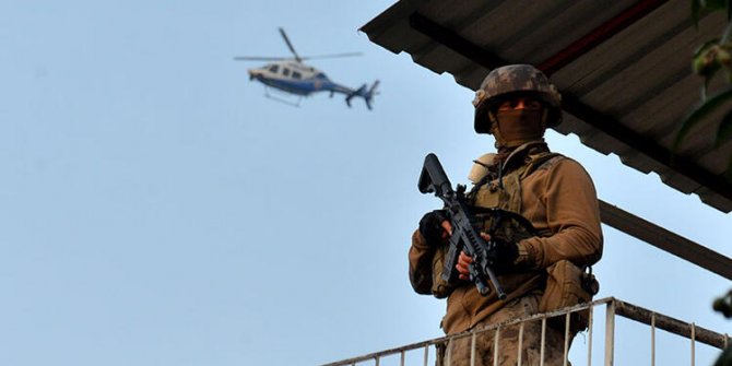 Adana'da helikopter destekli 'çete' operasyonu: 30 gözaltı
