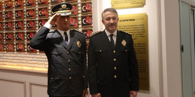Diyarbakır Emniyet Müdürlüğü girişine Gaffar Okkan'ın balmumu heykeli koyuldu