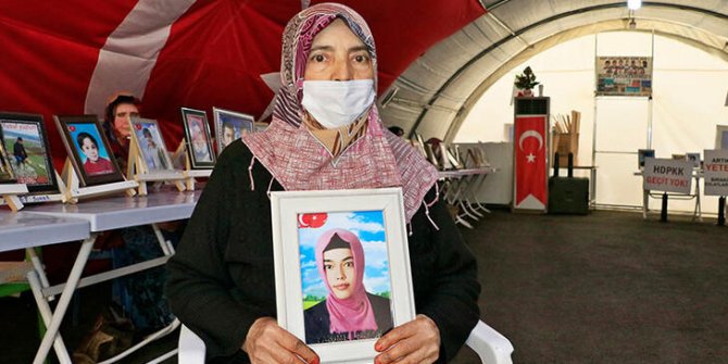 Evlat nöbetindeki anneden kızına: O silahı at, eline kalem al