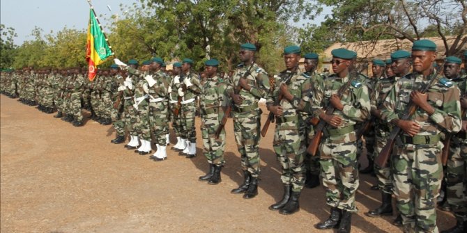 AB, Mali ordusuna yönelik eğitim misyonlarını askıya aldı